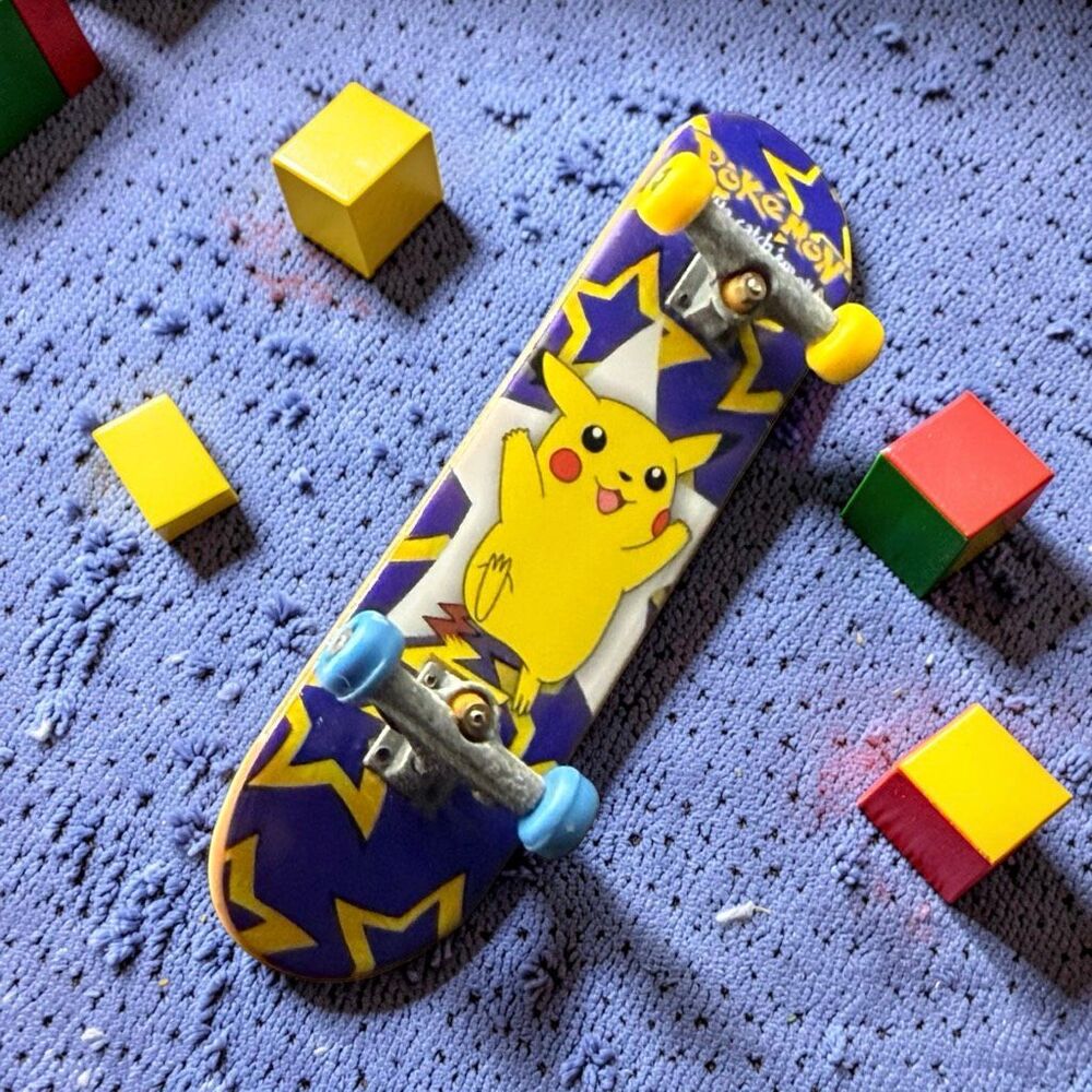 1990s Vintage Pikachu Pokemon Tech Deck Fingerboard Skateboard Toy A58
